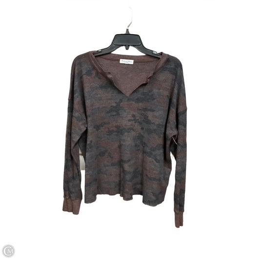 Top Long Sleeve By Michael Stars In Maroon, Size: M