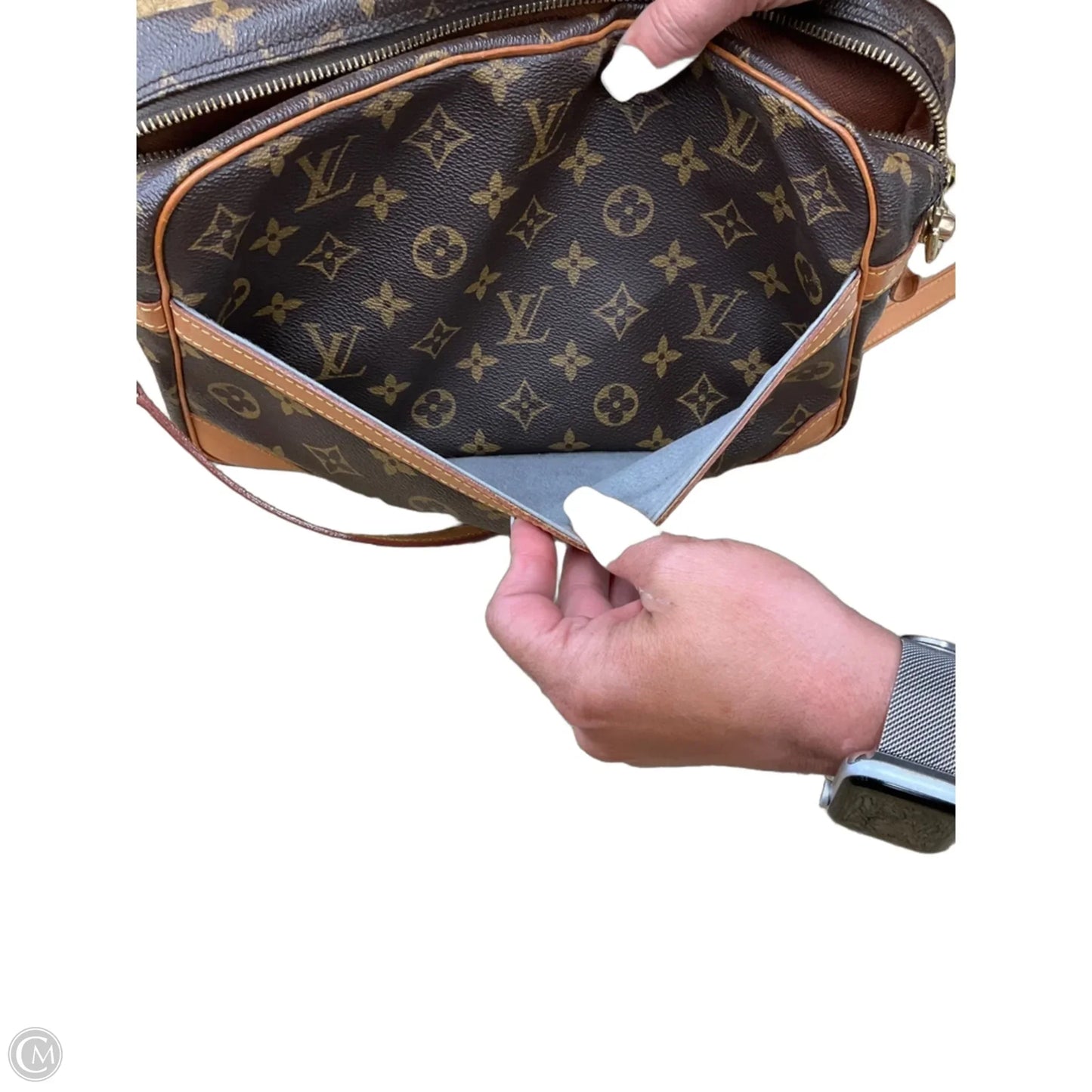 Crossbody Luxury Designer By Louis Vuitton, Size: Medium