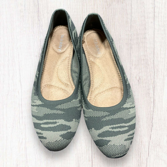 Camouflage Print Shoes Flats Old Navy, Size 6