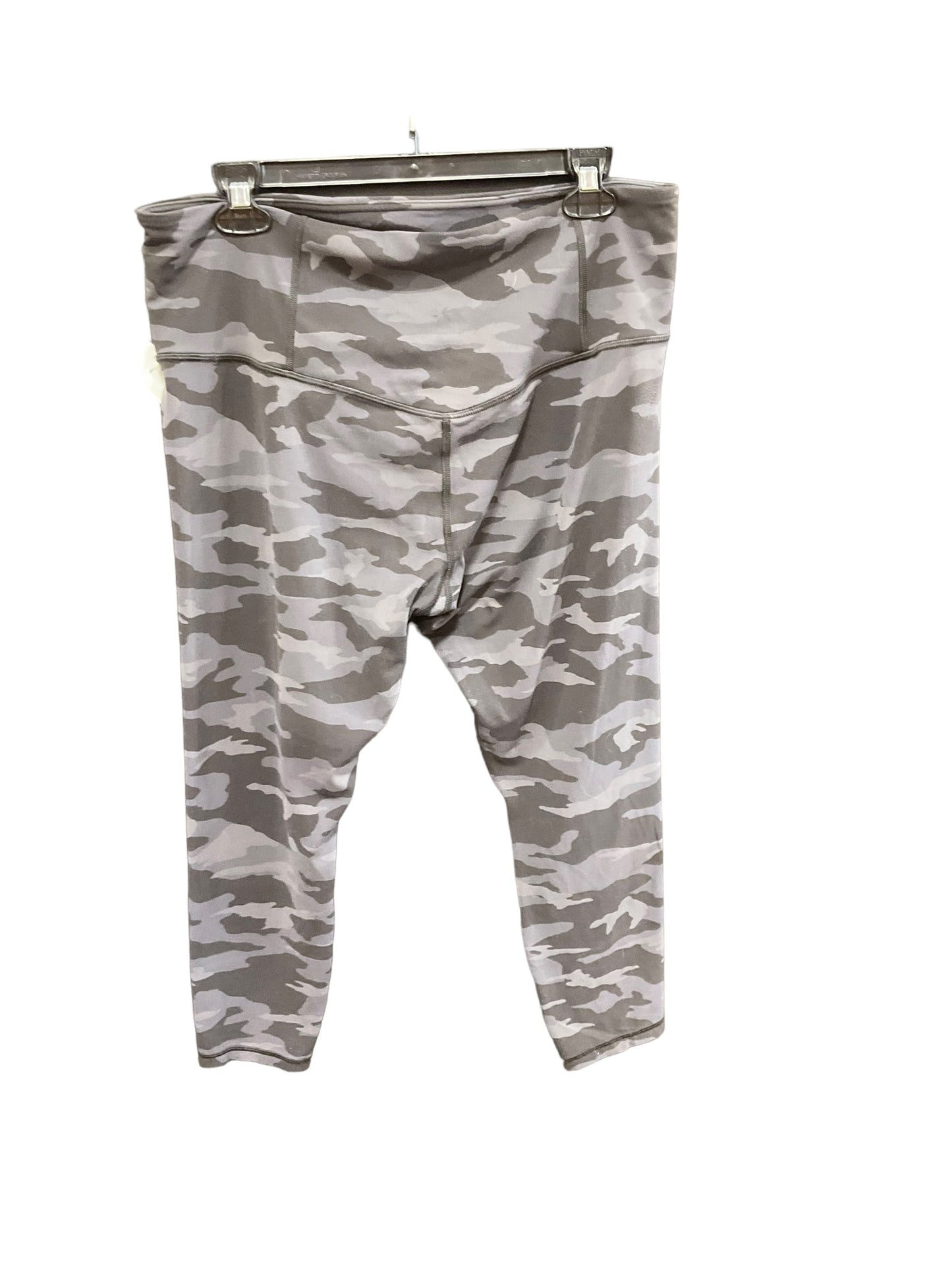 Athletic Capris By Athleta In Camouflage Print, Size: Xl