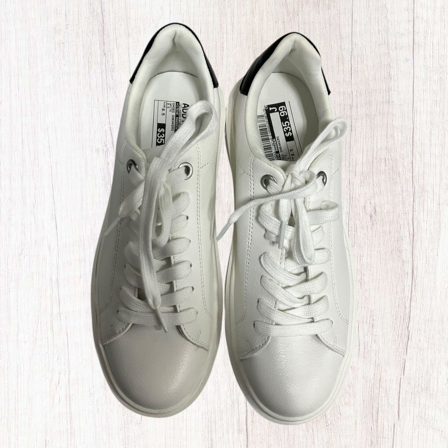 Shoes Sneakers By Steve Madden In White, Size: 8.5