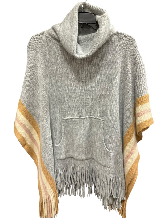 Poncho By Steve Madden In Grey, Size: Osfm