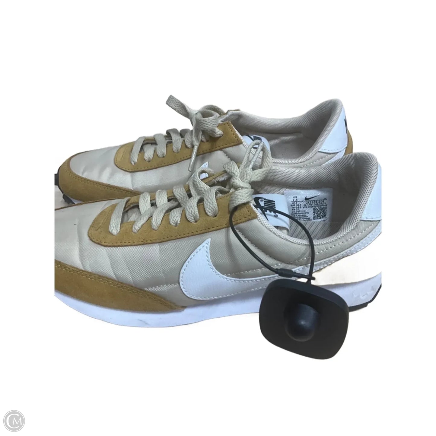 Shoes Athletic By Nike In Yellow, Size: 7.5