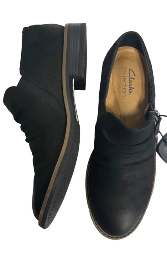 Boots Ankle Flats By Clarks In Black, Size: 7.5