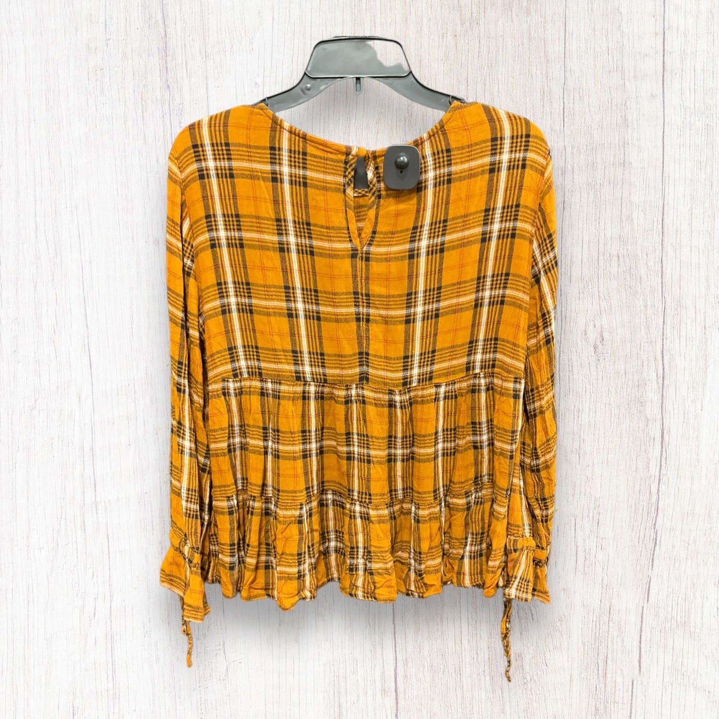 Top Long Sleeve By Maurices In Plaid Pattern, Size: M