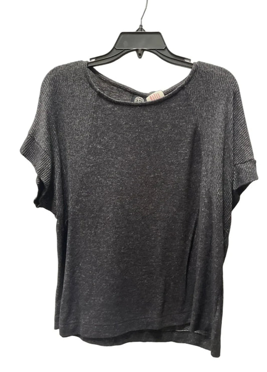 Top Short Sleeve By Bobeau In Grey, Size: L