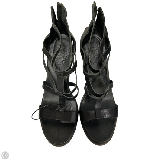 Shoes Designer By Ugg In Black, Size: 9