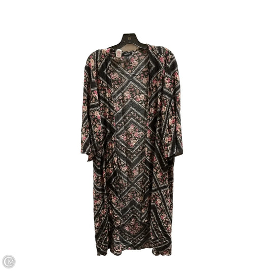 Shawl By Torrid In Floral Print, Size: 1x