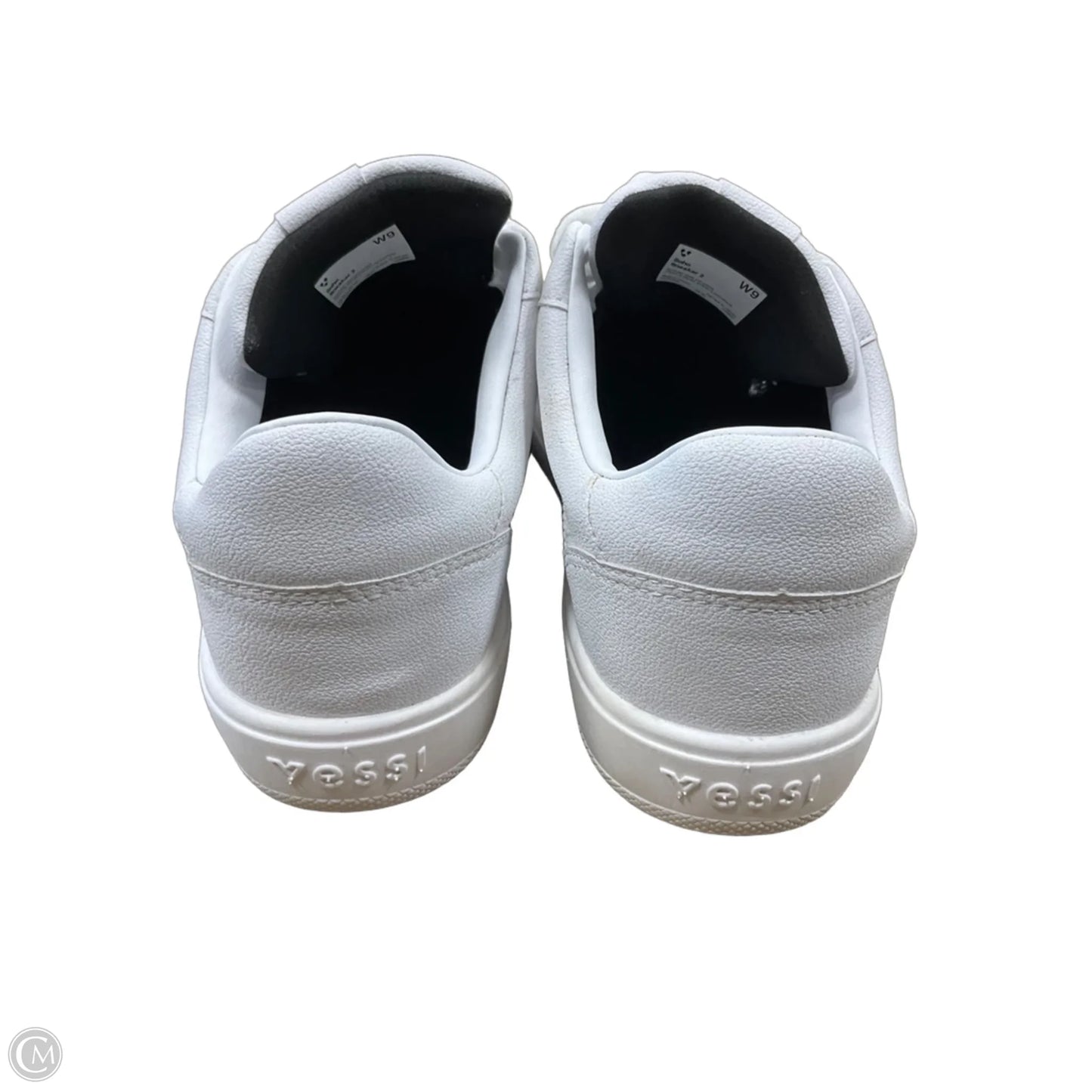 Shoes Athletic By Cmb In White, Size: 9