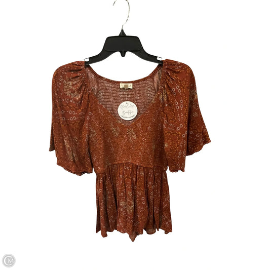 Top Short Sleeve By Hem & Thread In Brown, Size: S