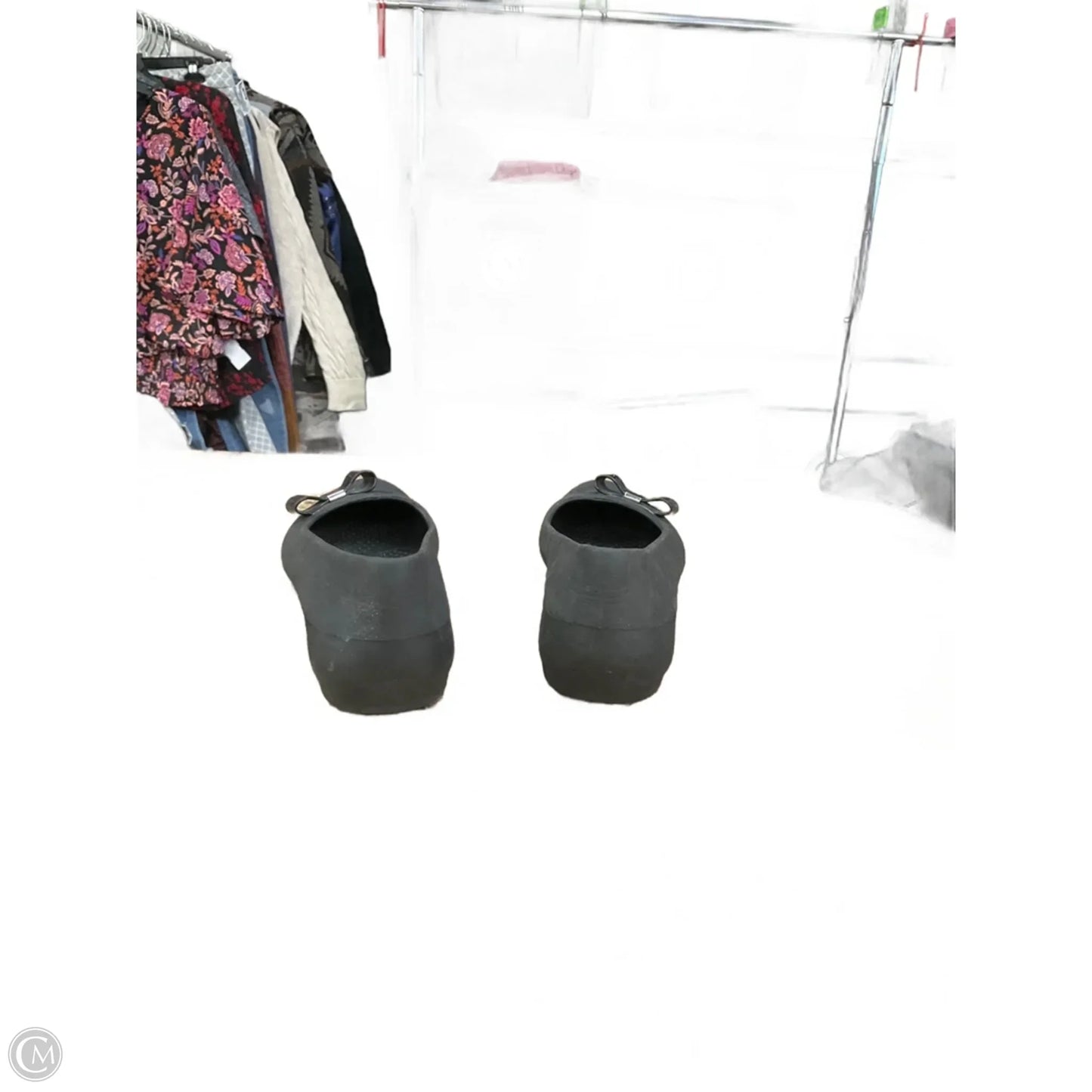 Shoes Flats By Crocs In Black, Size: 7