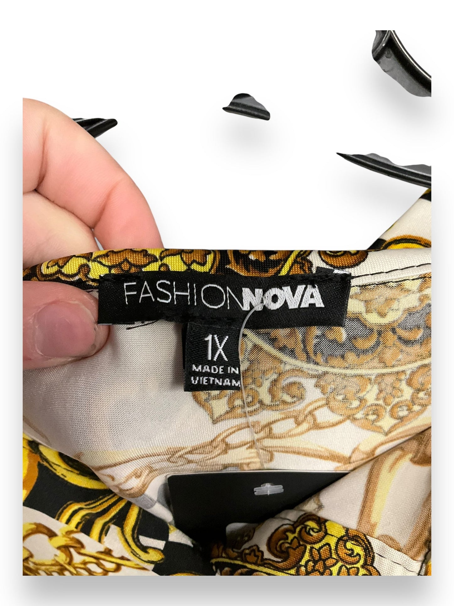 Blouse Long Sleeve By Fashion Nova In Black & Gold, Size: 1x
