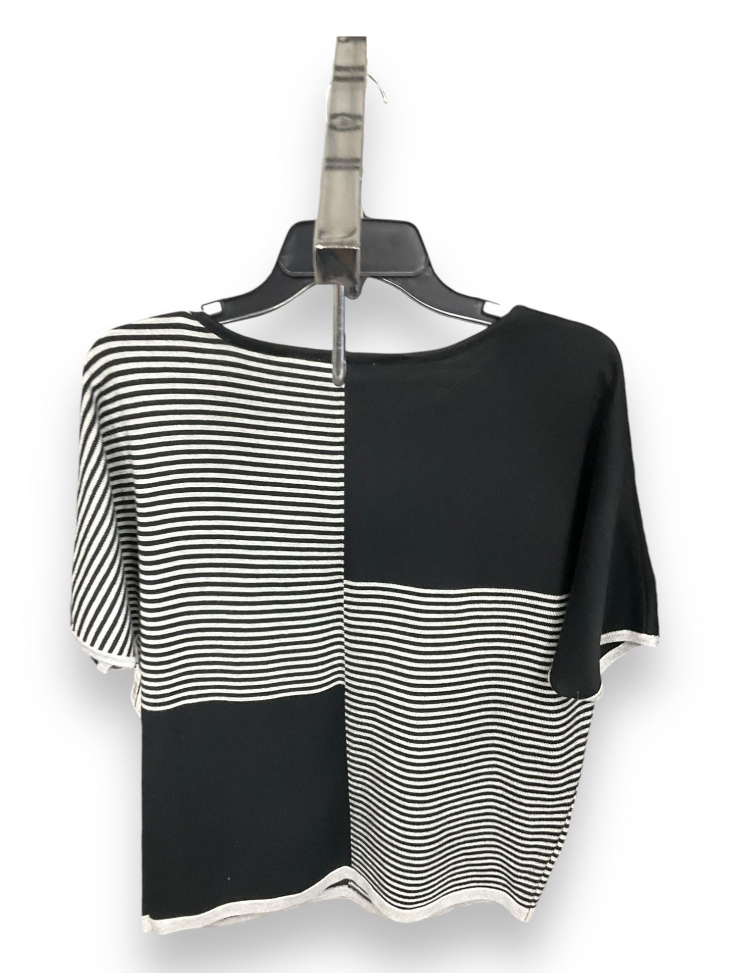 Top Short Sleeve By Vila Milano In Black & Grey, Size: M