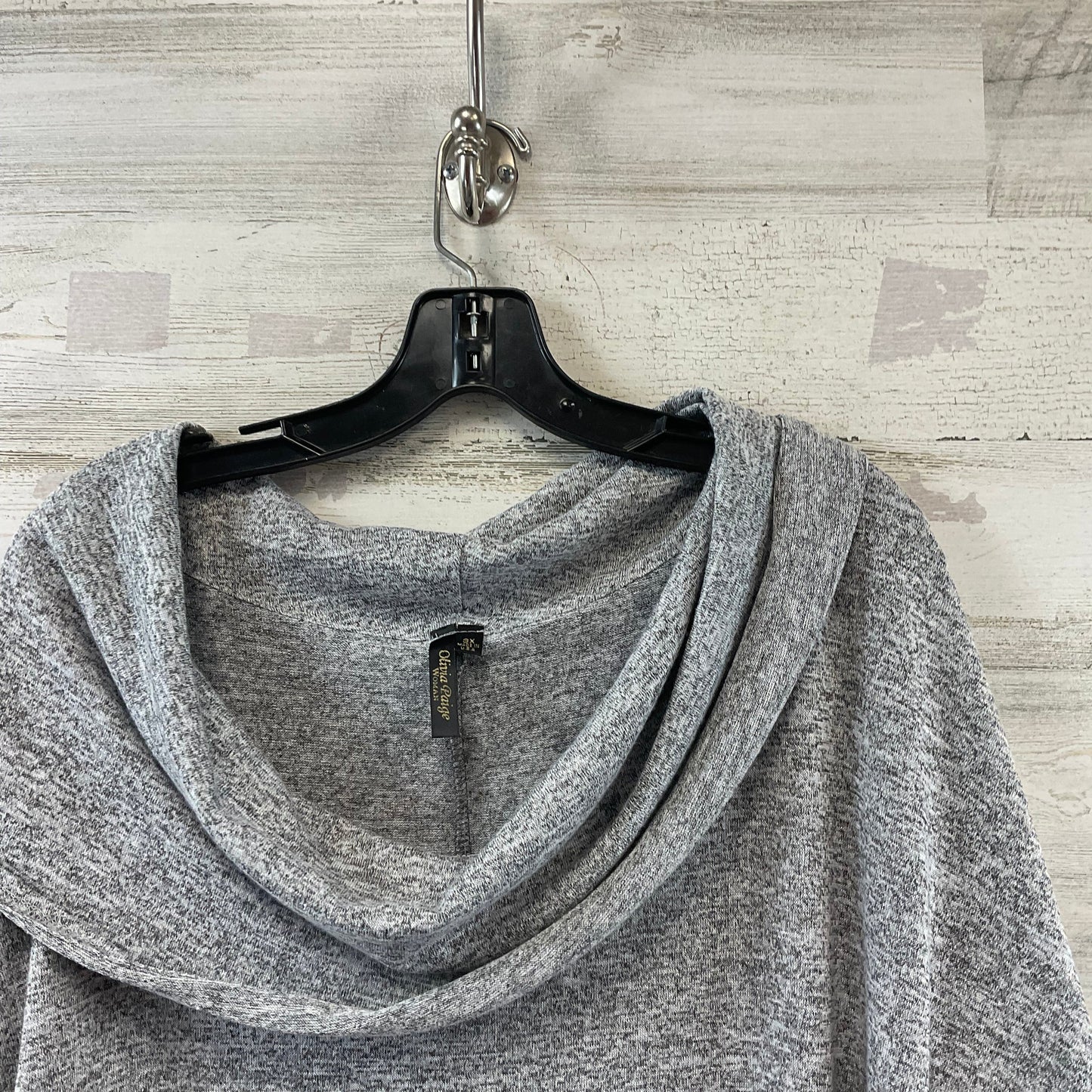 Top Short Sleeve By OLIVIA PAIGE In Grey, Size: 3x