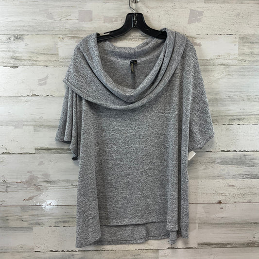 Top Short Sleeve By OLIVIA PAIGE In Grey, Size: 3x