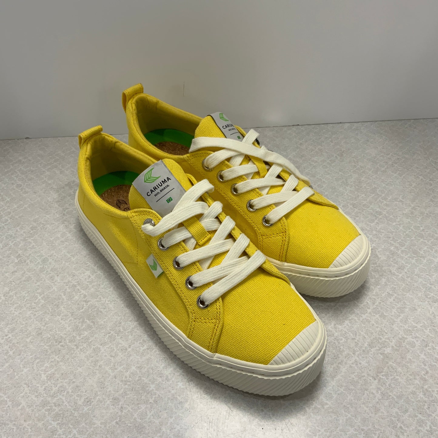 Yellow Shoes Sneakers Cariuma, Size 8