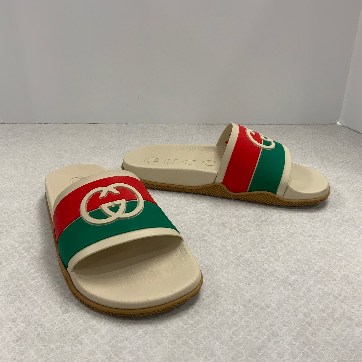 Sandals Flats By Gucci In Cream & Green, Size: 8.5