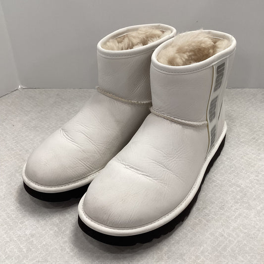 Boots Ankle Flats By Ugg In White, Size: 9