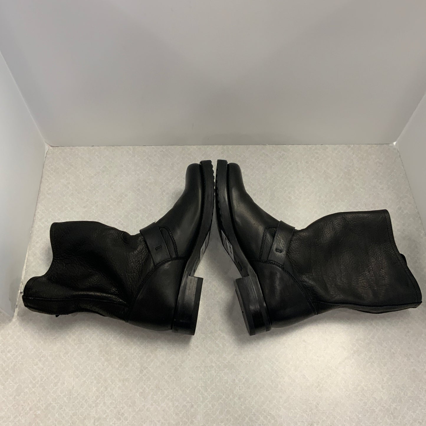 Boots Ankle Flats By Frye In Black, Size: 7.5