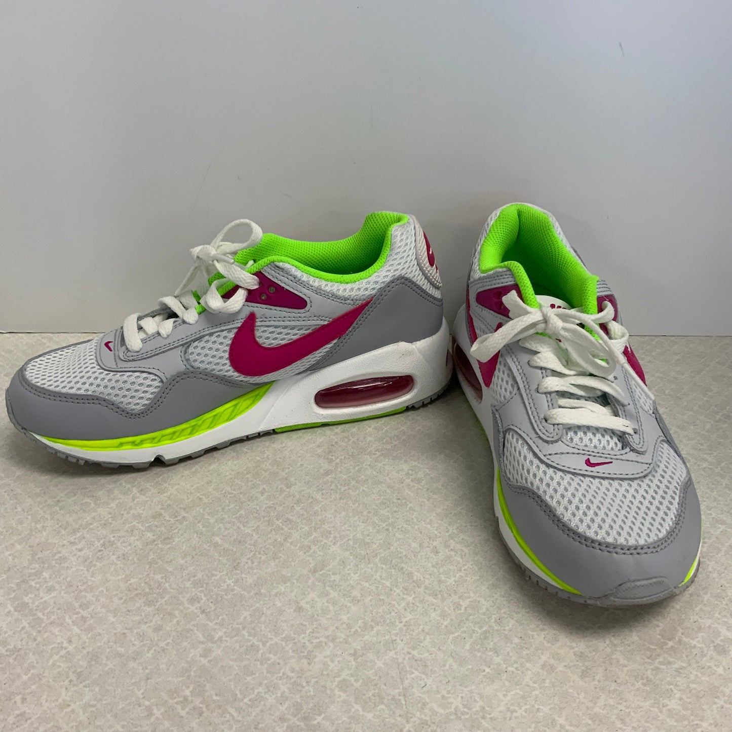 Shoes Athletic By Nike In White, Size: 7