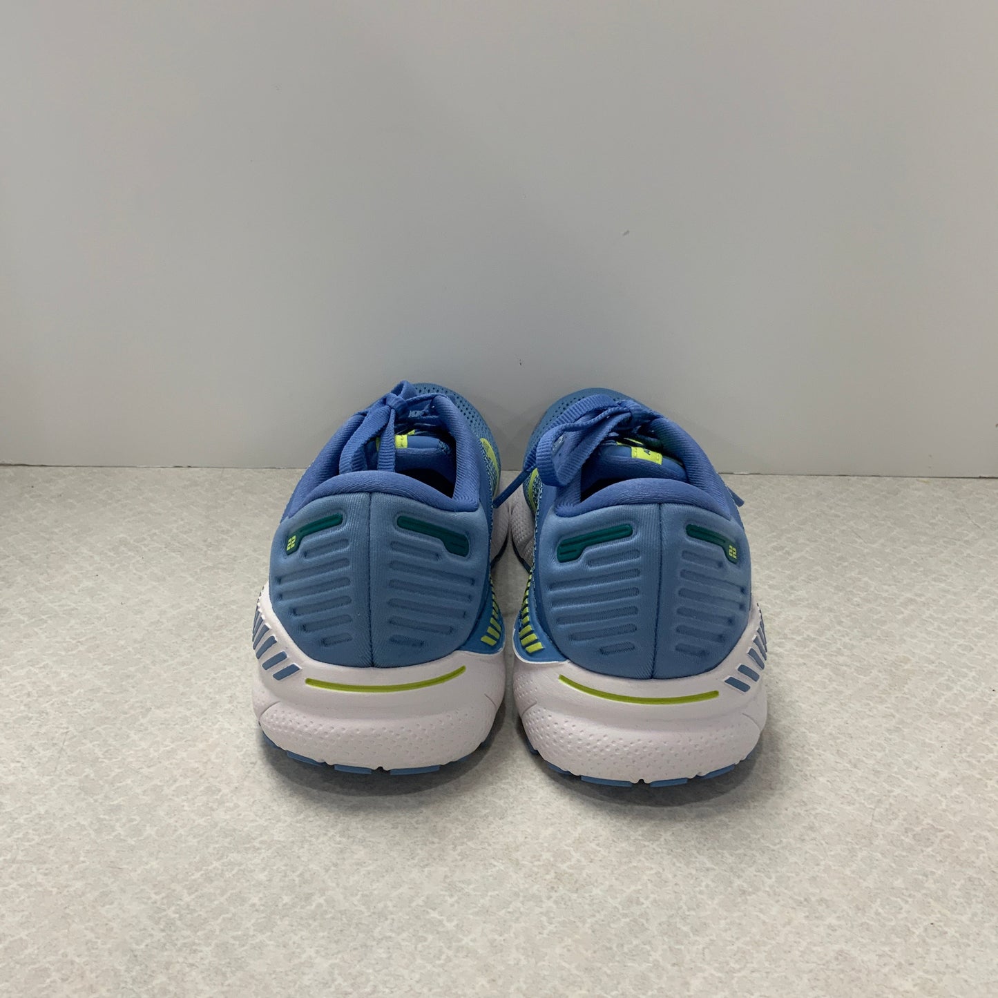 Shoes Athletic By Brooks In Blue, Size: 8