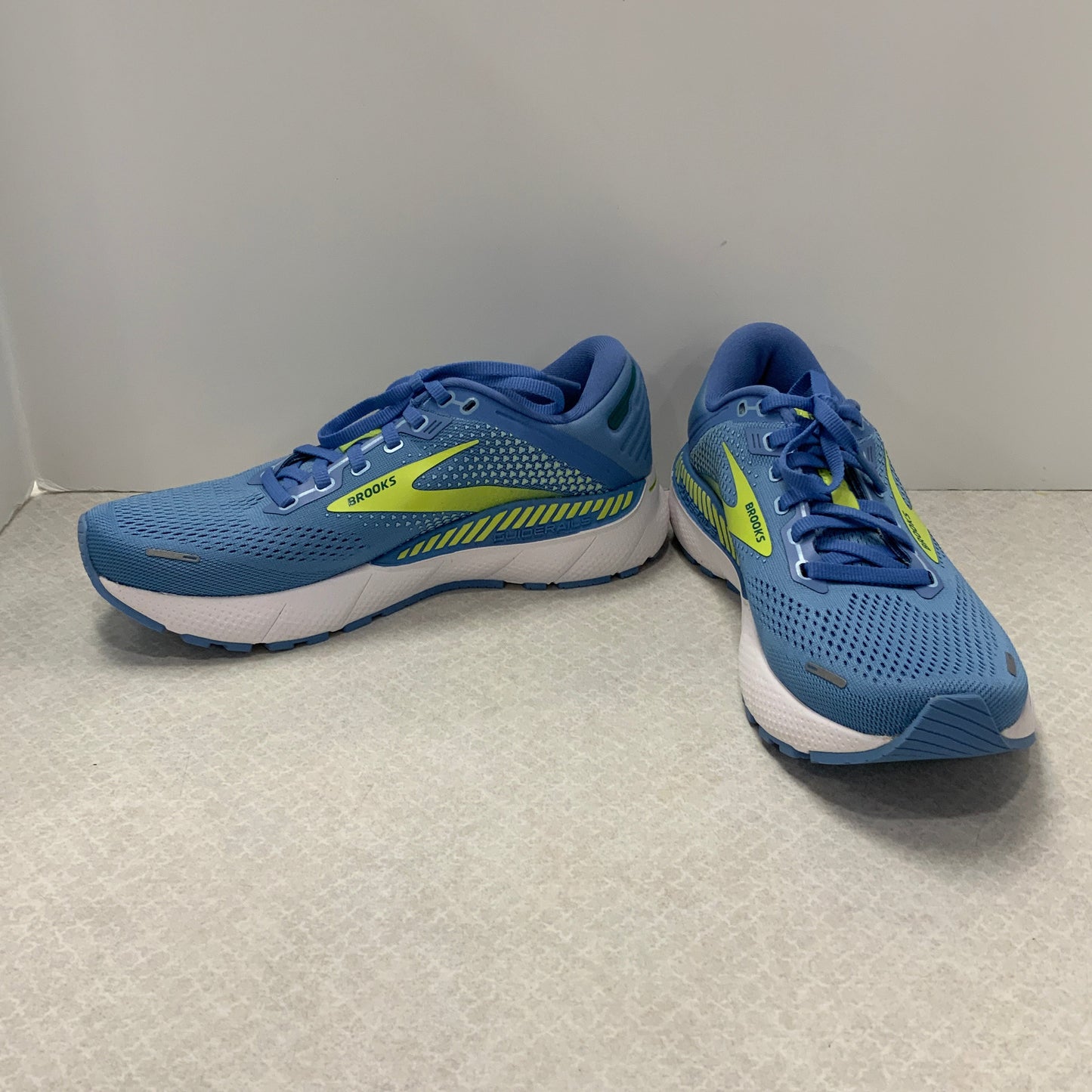 Shoes Athletic By Brooks In Blue, Size: 8