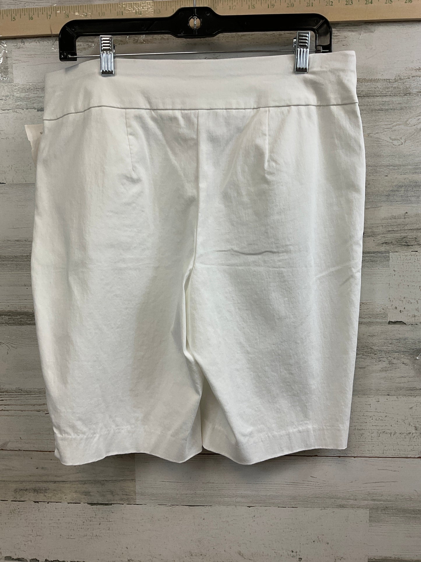 White Shorts Chicos, Size M