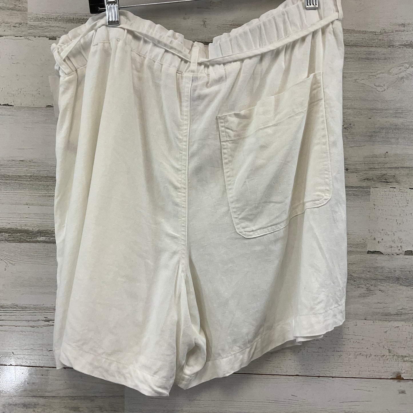 Shorts By Universal Thread  Size: Xl