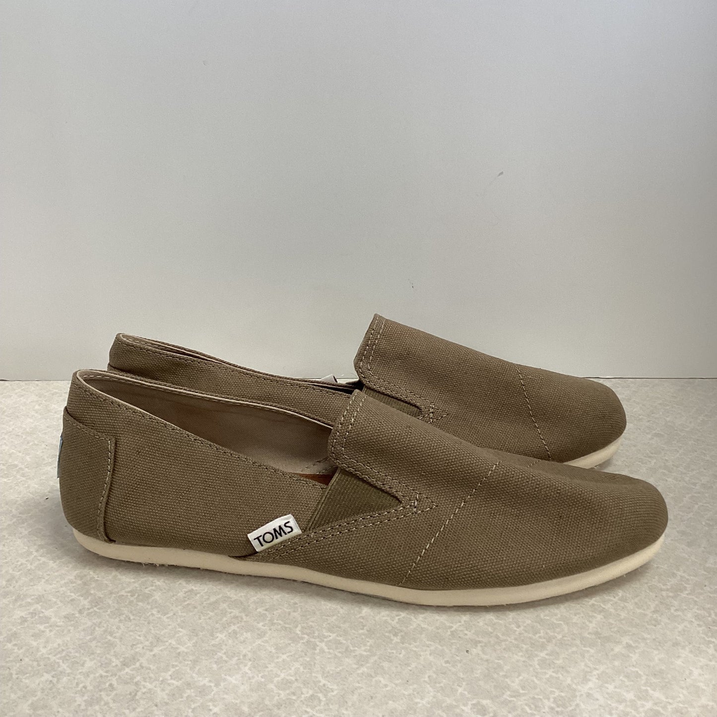 Brown Shoes Flats Toms, Size 9.5