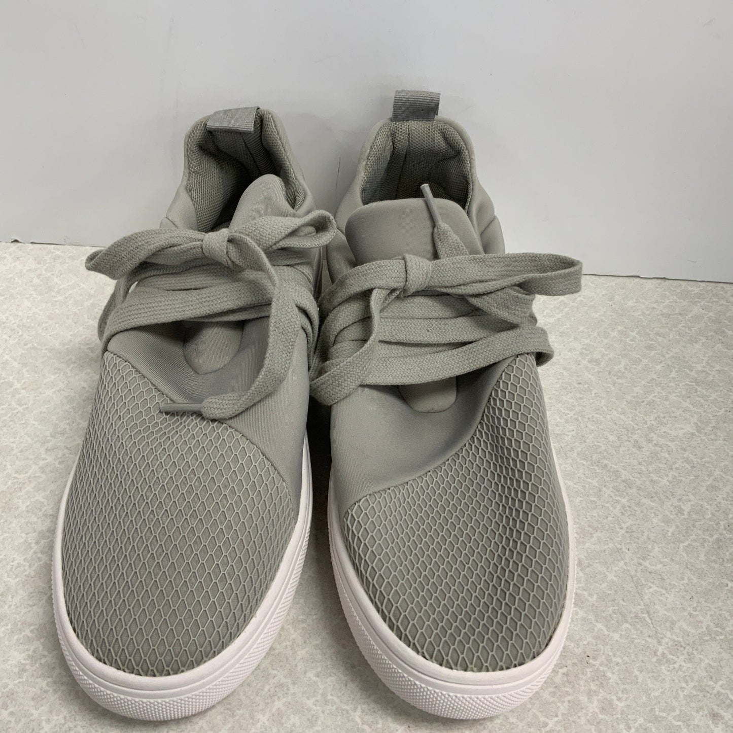 Shoes Athletic By Steve Madden In Grey, Size: 6.5