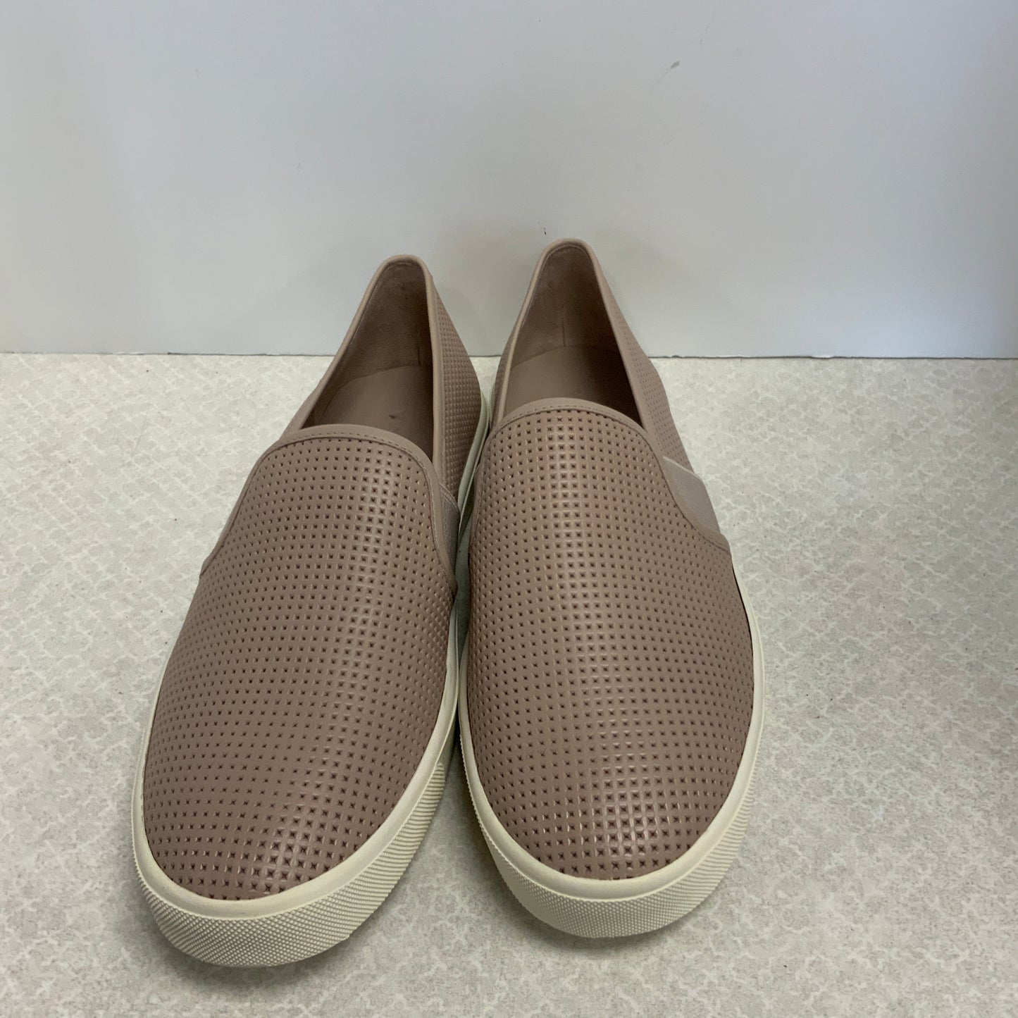 Shoes Flats By Vince In Brown, Size: 9