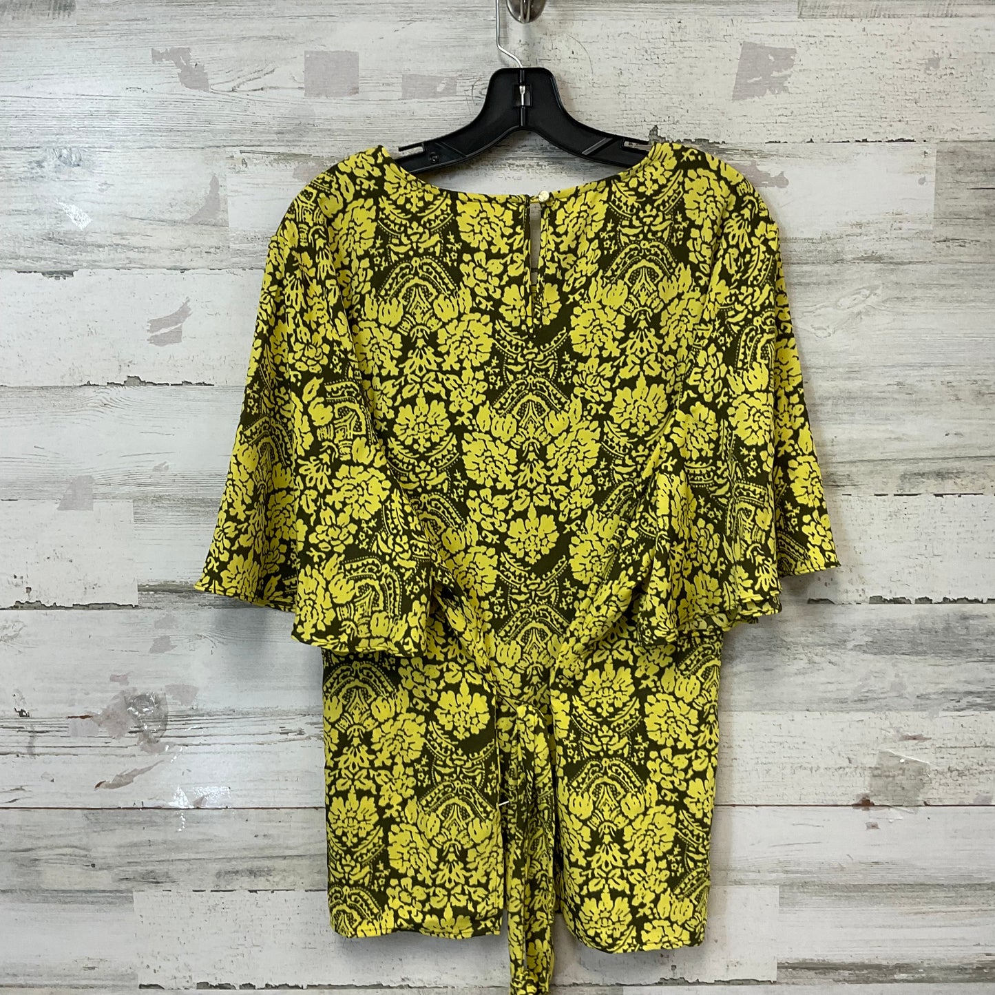 Top Short Sleeve By Liz Claiborne In Yellow, Size: 2x