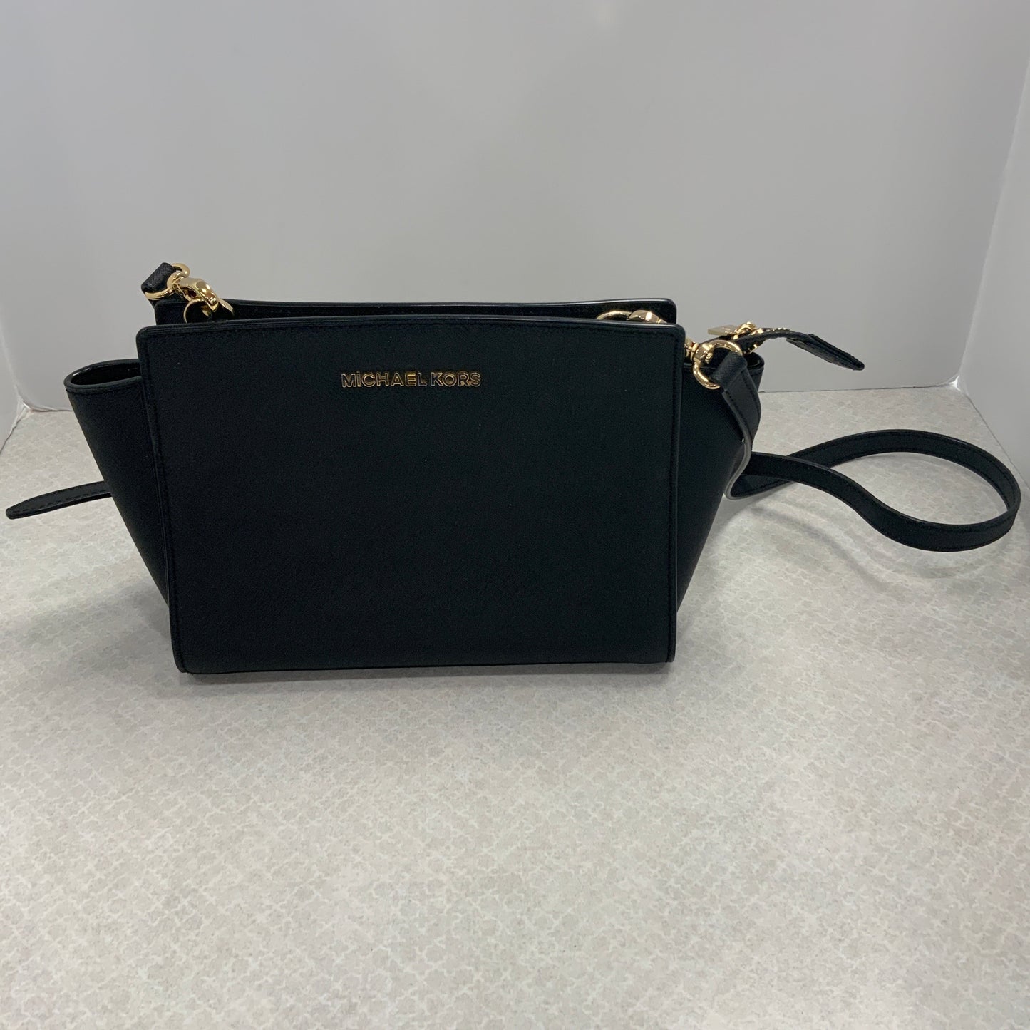 Crossbody Designer By Michael By Michael Kors, Size: Medium