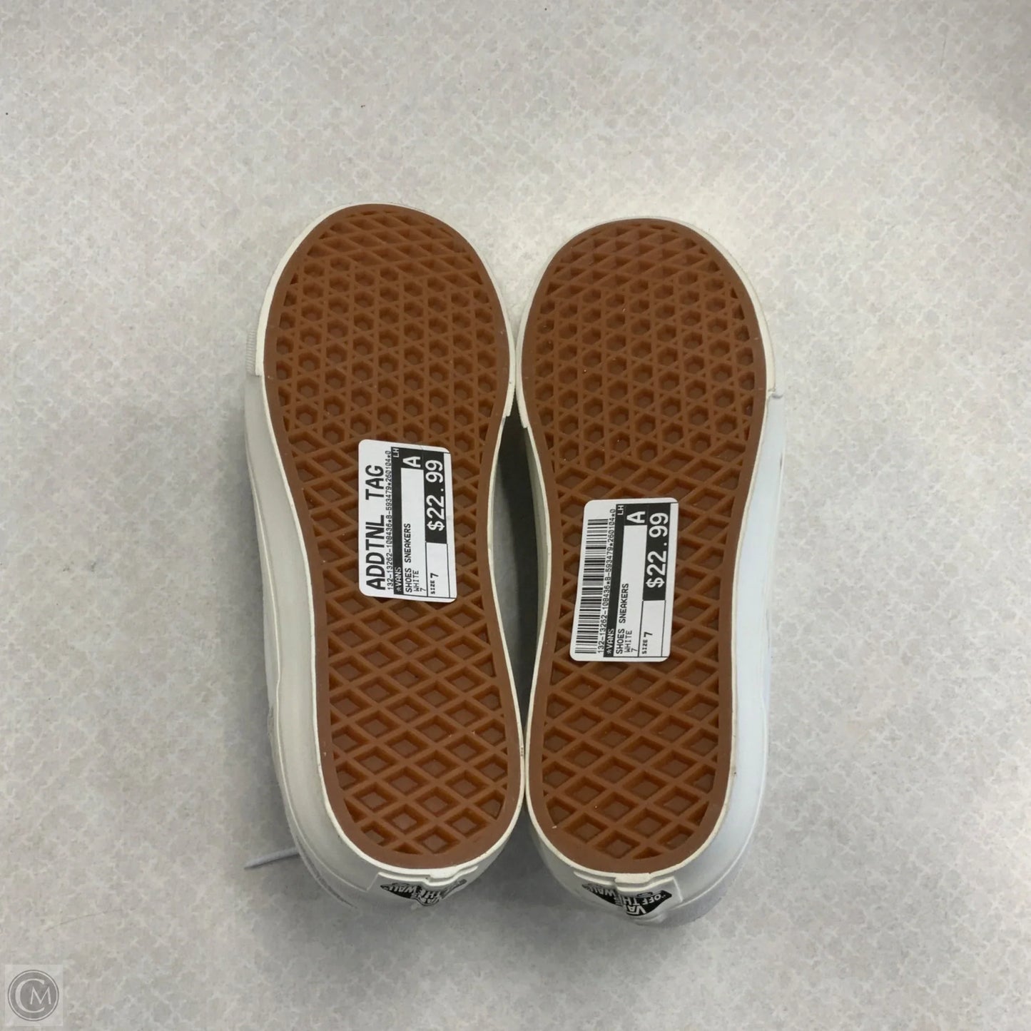 Shoes Sneakers By Vans In White, Size: 7