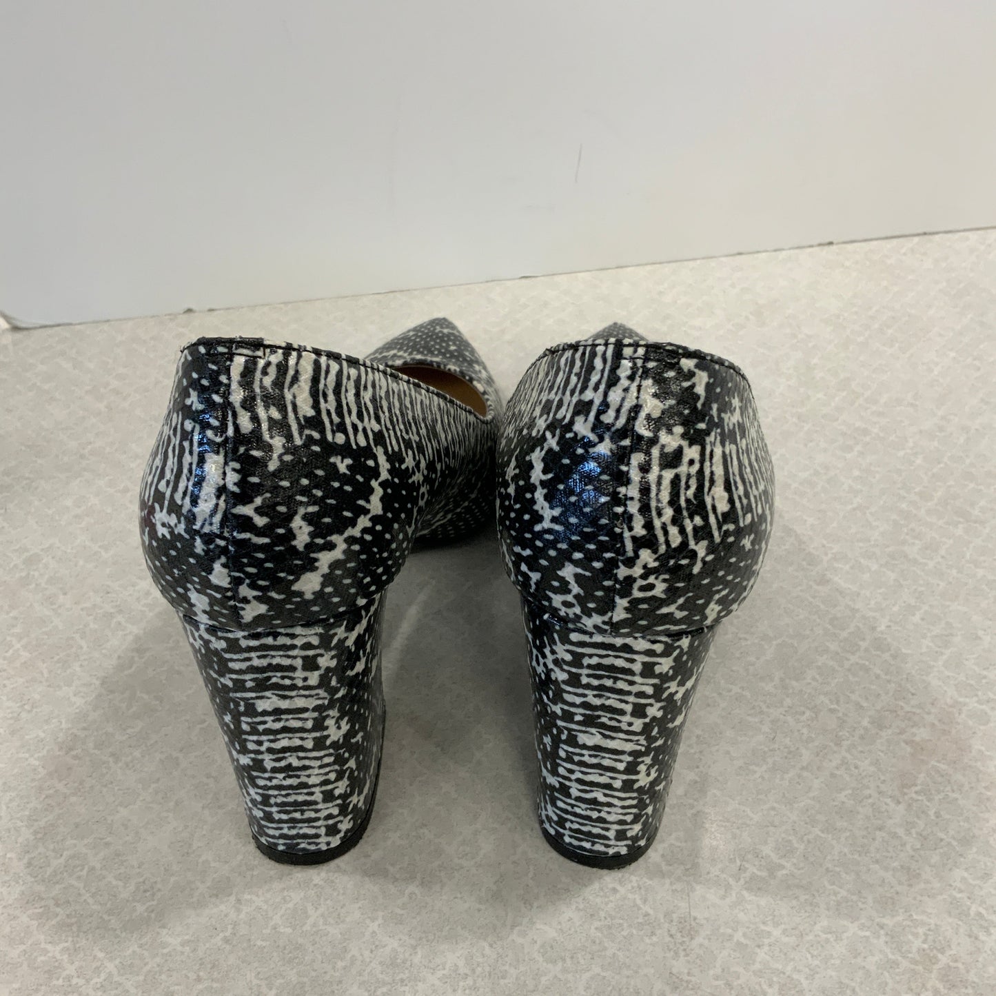 Snakeskin Print Shoes Heels Block Chinese Laundry, Size 7