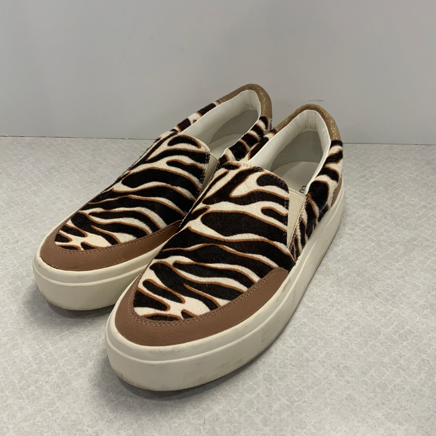 Shoes Sneakers By Lucky Brand In Animal Print, Size: 7.5