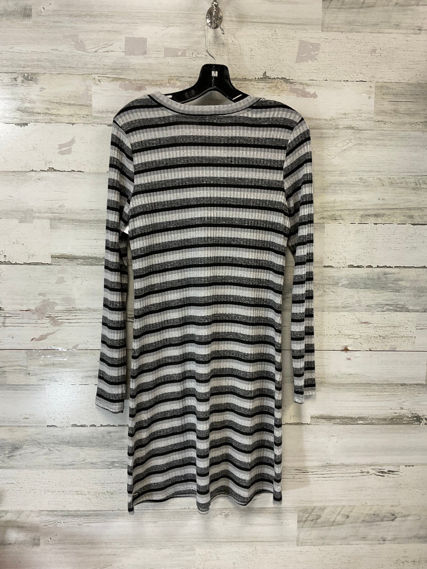 Dress Casual Short By Fortune & Ivy In Black & Grey, Size: M