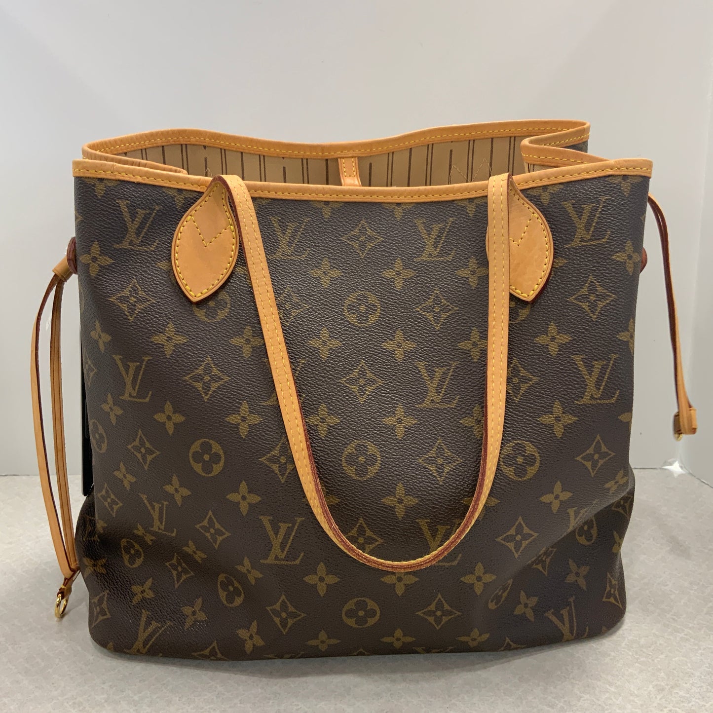 Handbag Luxury Designer By Louis Vuitton, Size: Medium