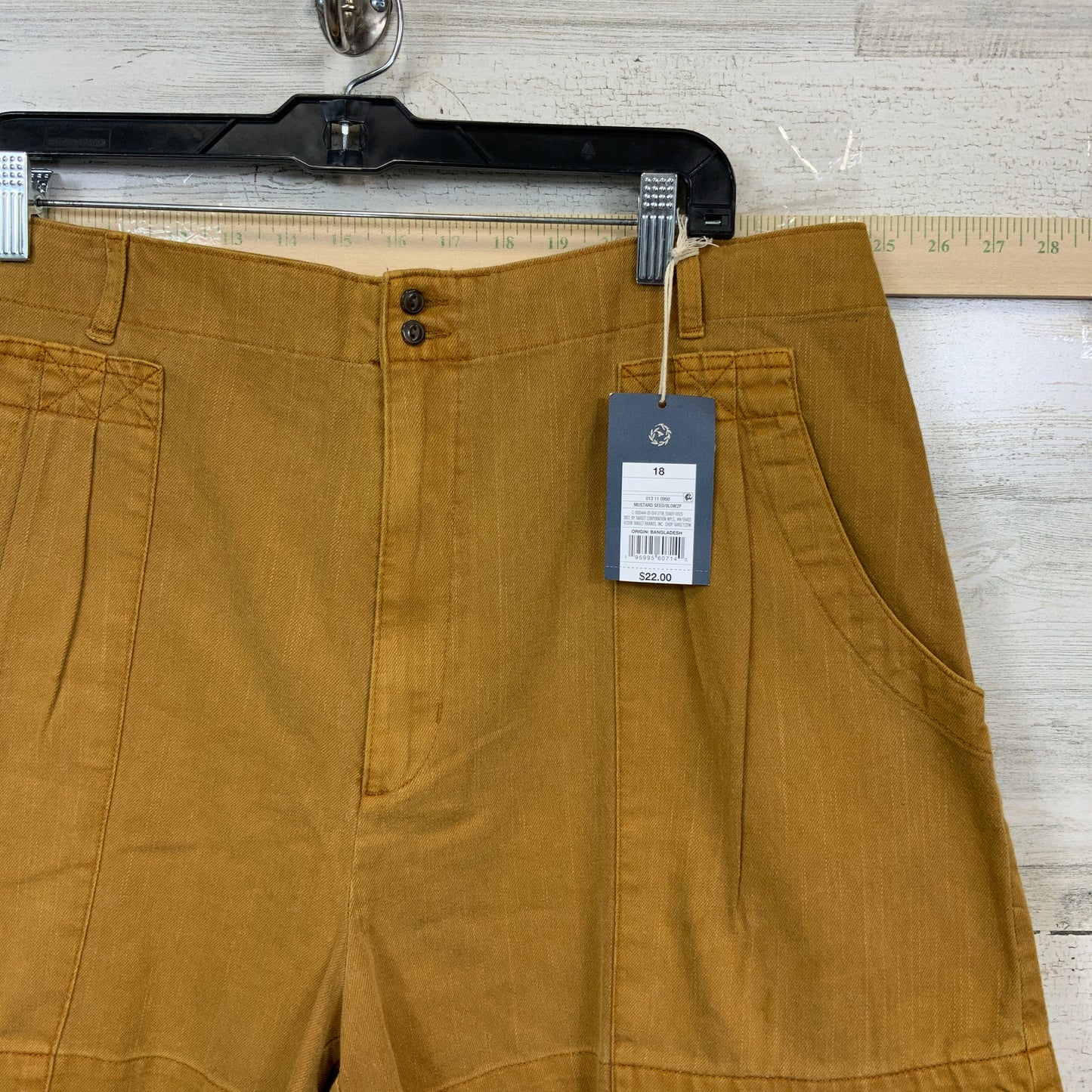 Shorts By Universal Thread  Size: 18