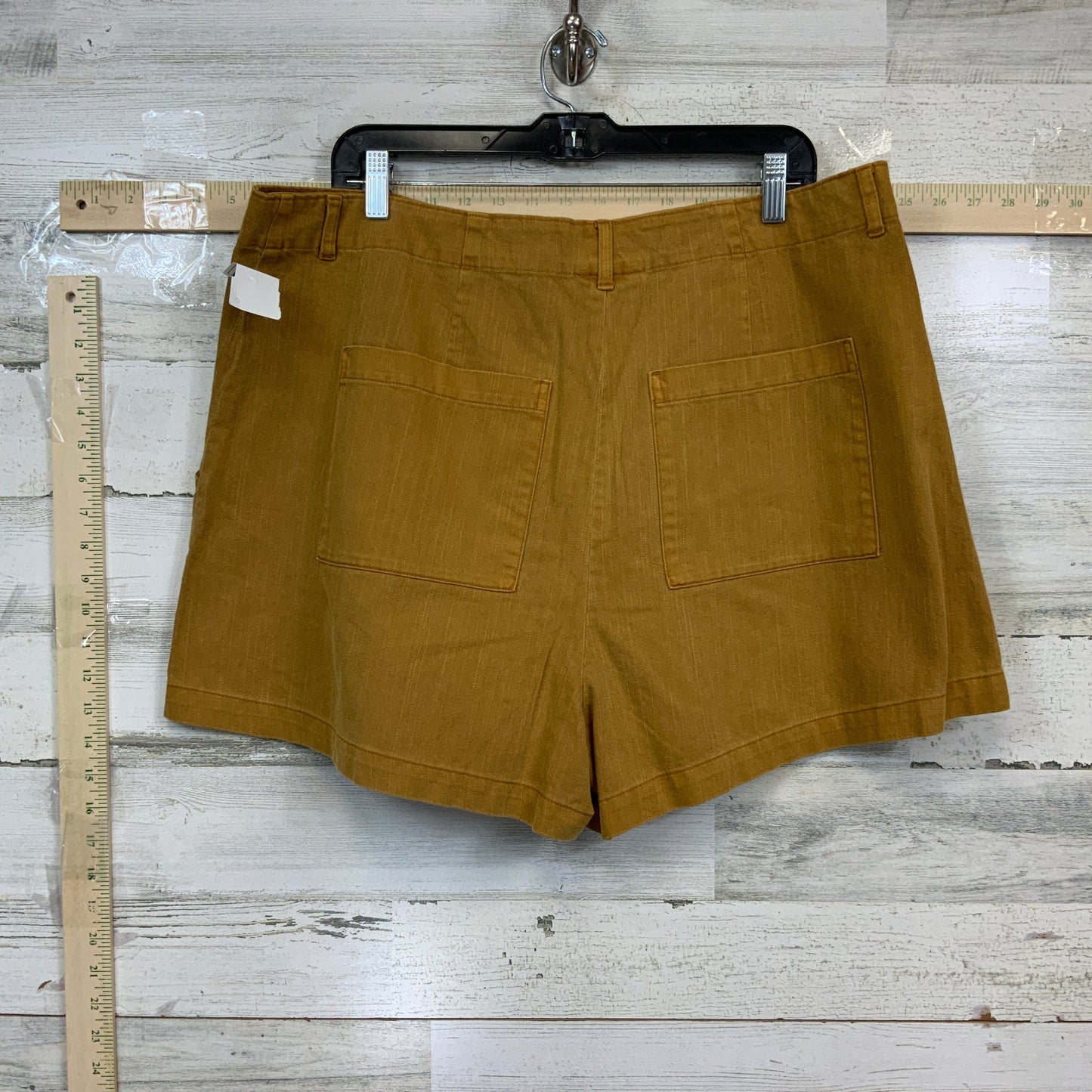 Shorts By Universal Thread  Size: 18