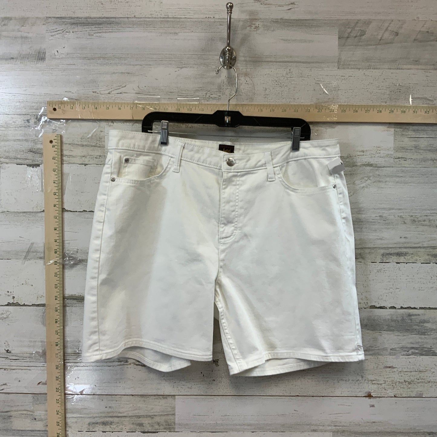 White Denim Shorts Lee, Size 20