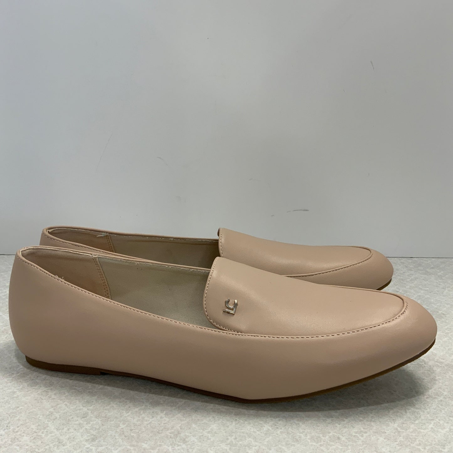 Beige Shoes Flats Liz Claiborne, Size 9