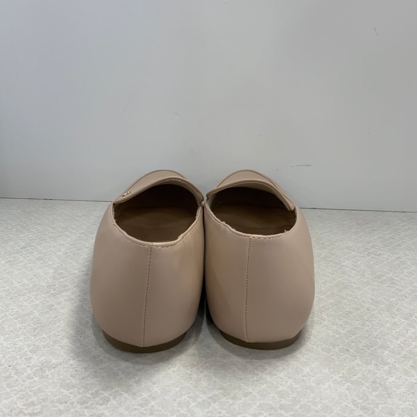 Beige Shoes Flats Liz Claiborne, Size 9