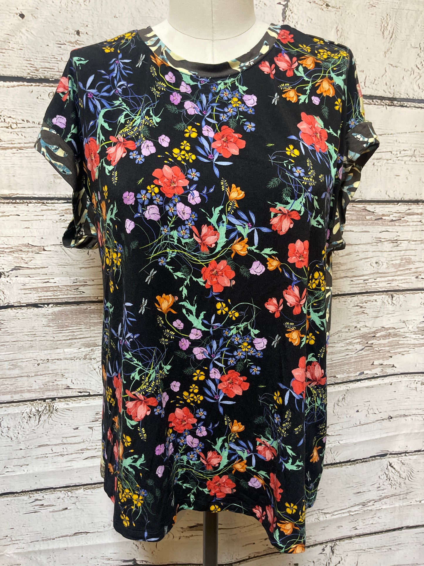 Top Short Sleeve Designer By Johnny Was In Floral Print, Size: M