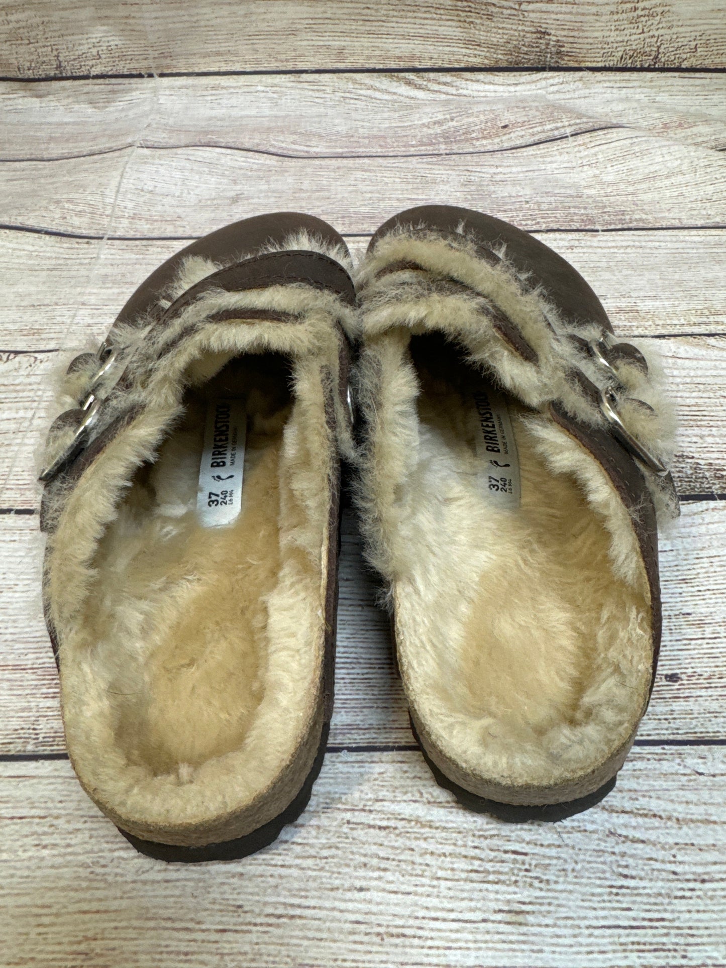 Shoes Flats By Birkenstock In Brown, Size: 6