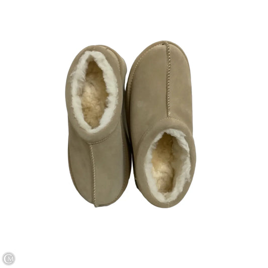 Slippers By Clothes Mentor In Beige, Size: 8