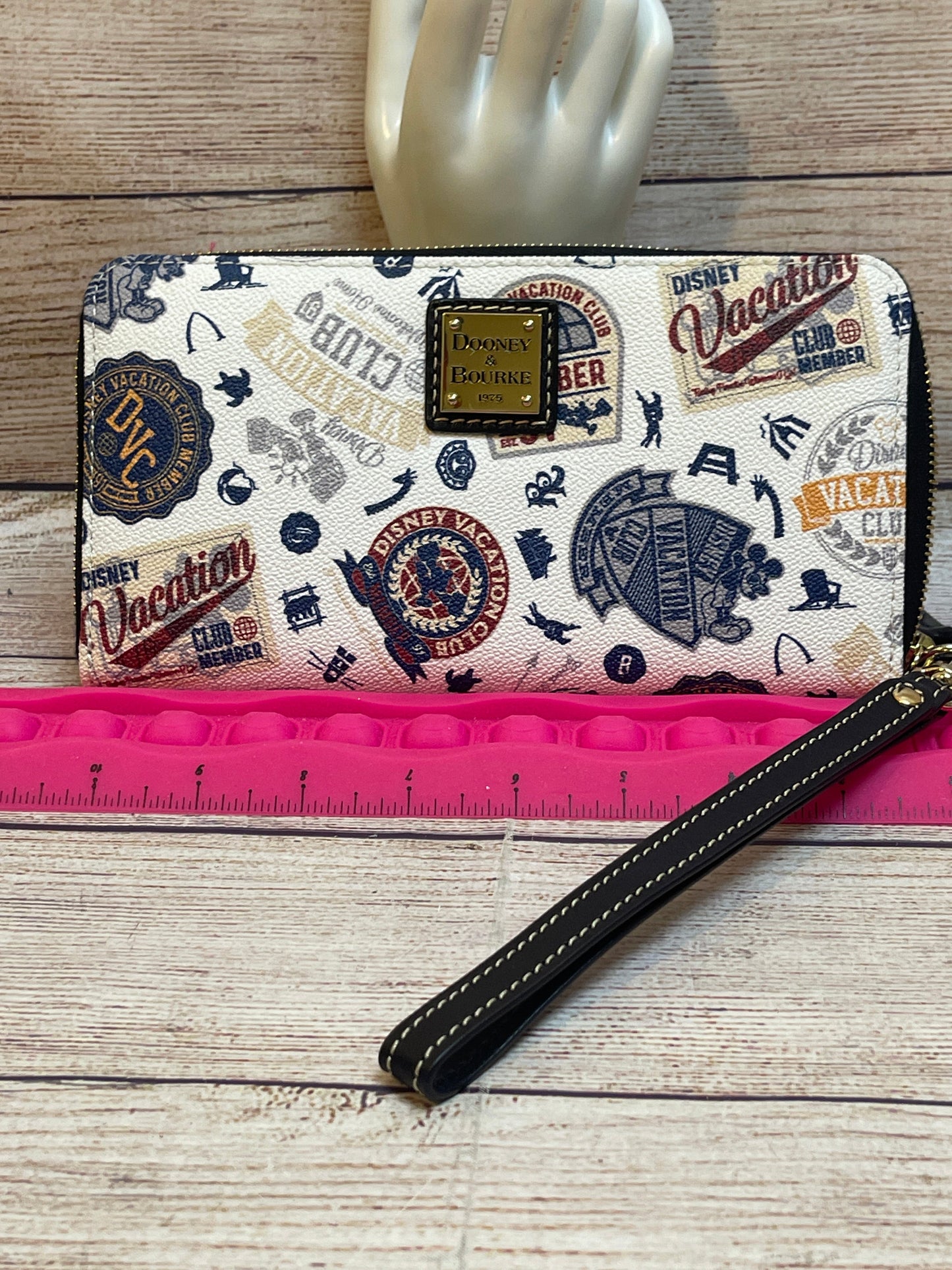 Wristlet Designer By Dooney And Bourke, Size: Large