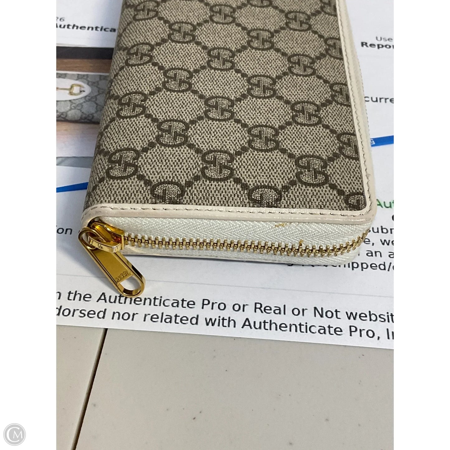 Wallet Luxury Designer By Gucci, Size: Medium