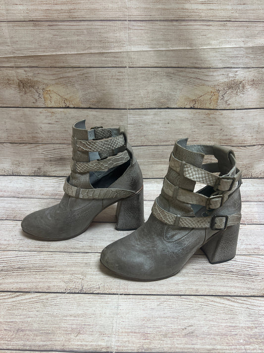 Grey Shoes Heels Block Freebird, Size 9
