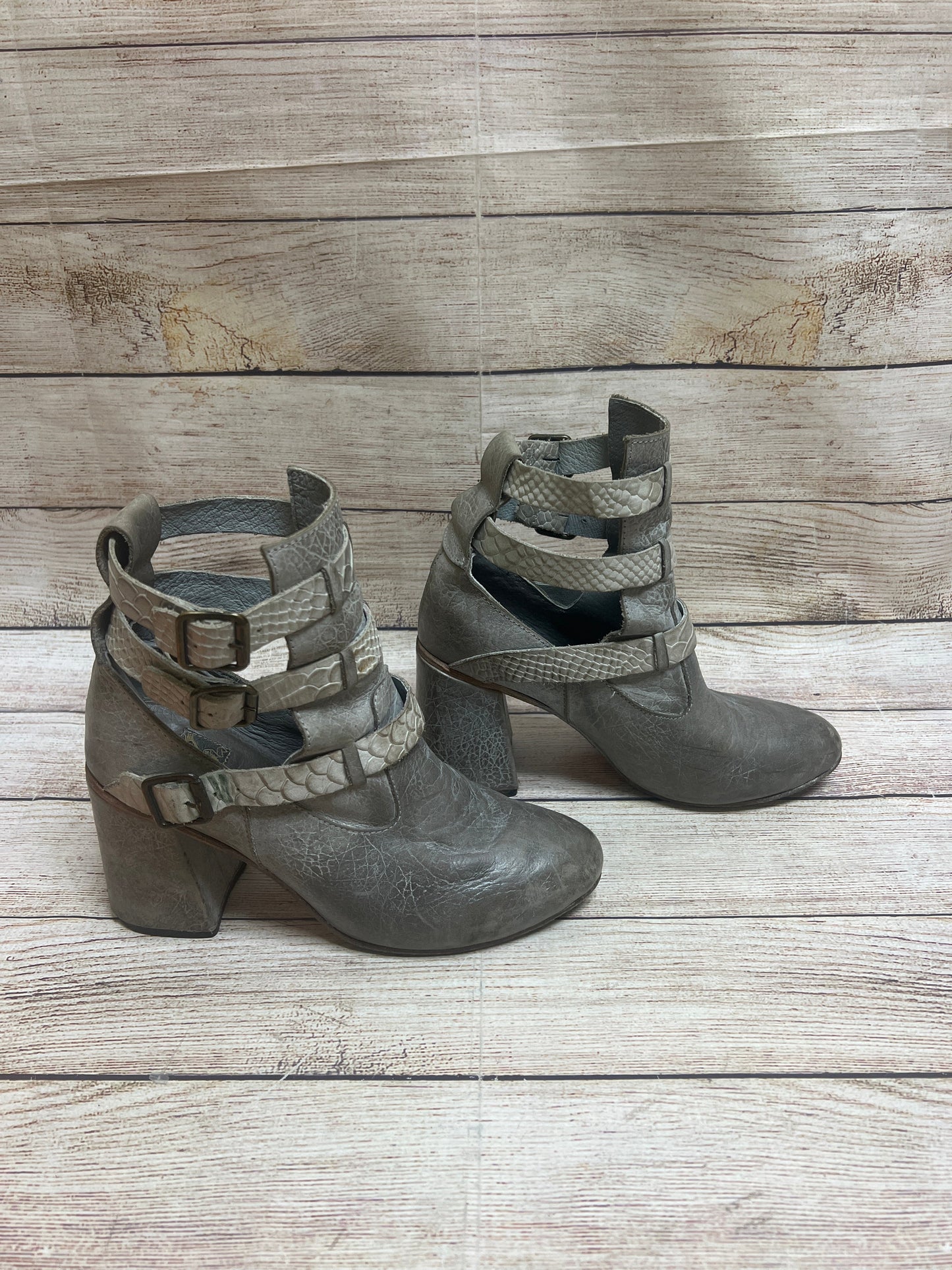 Grey Shoes Heels Block Freebird, Size 9